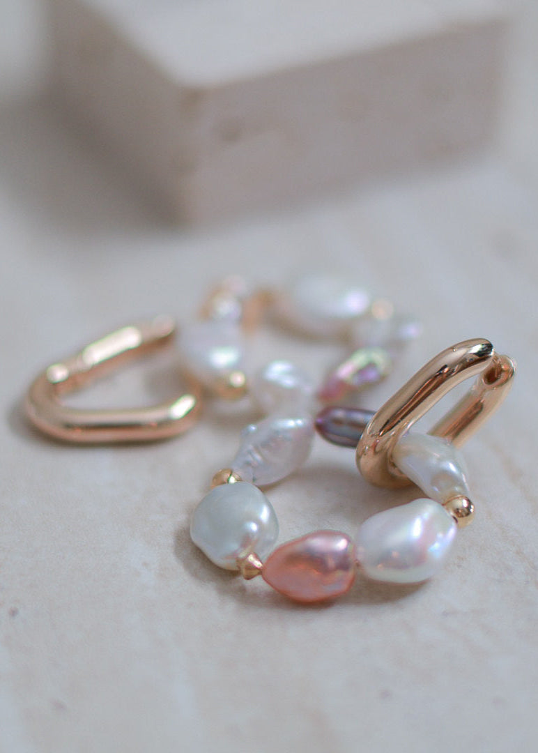 Boucles d'oreilles Divina posées