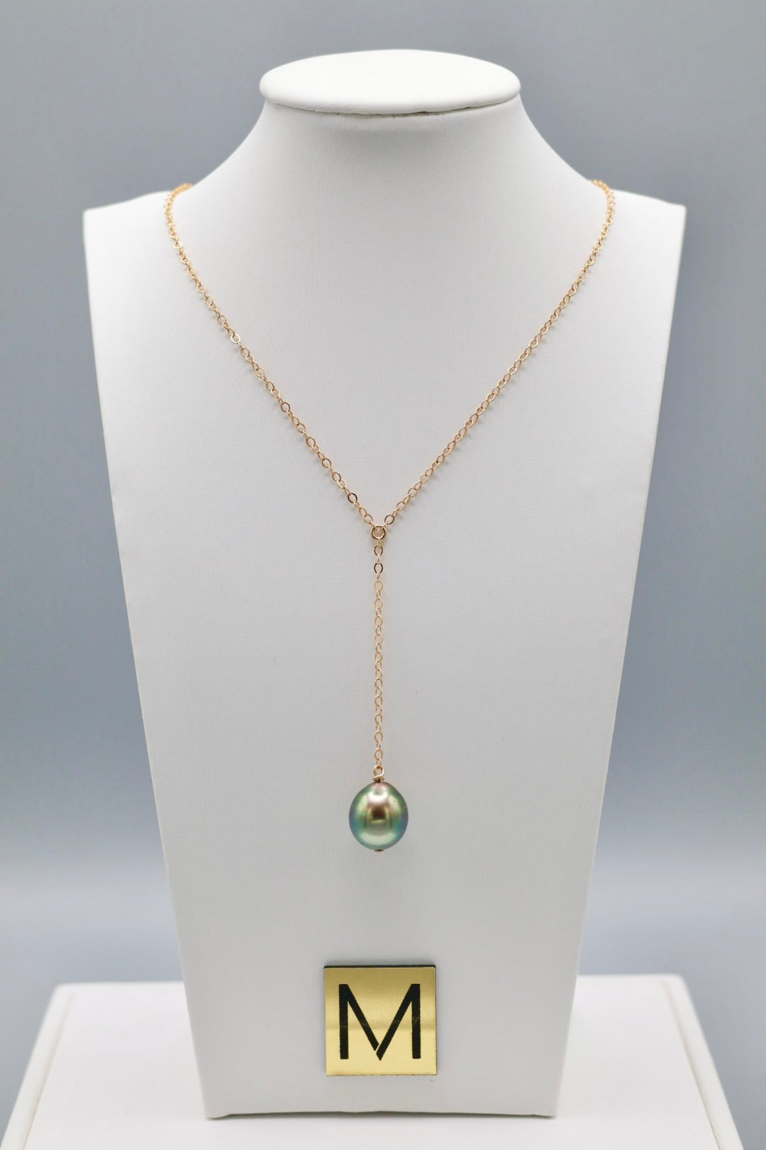 collier clara sur présentoir