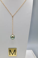 collier clara sur présentoir mis en avant perle