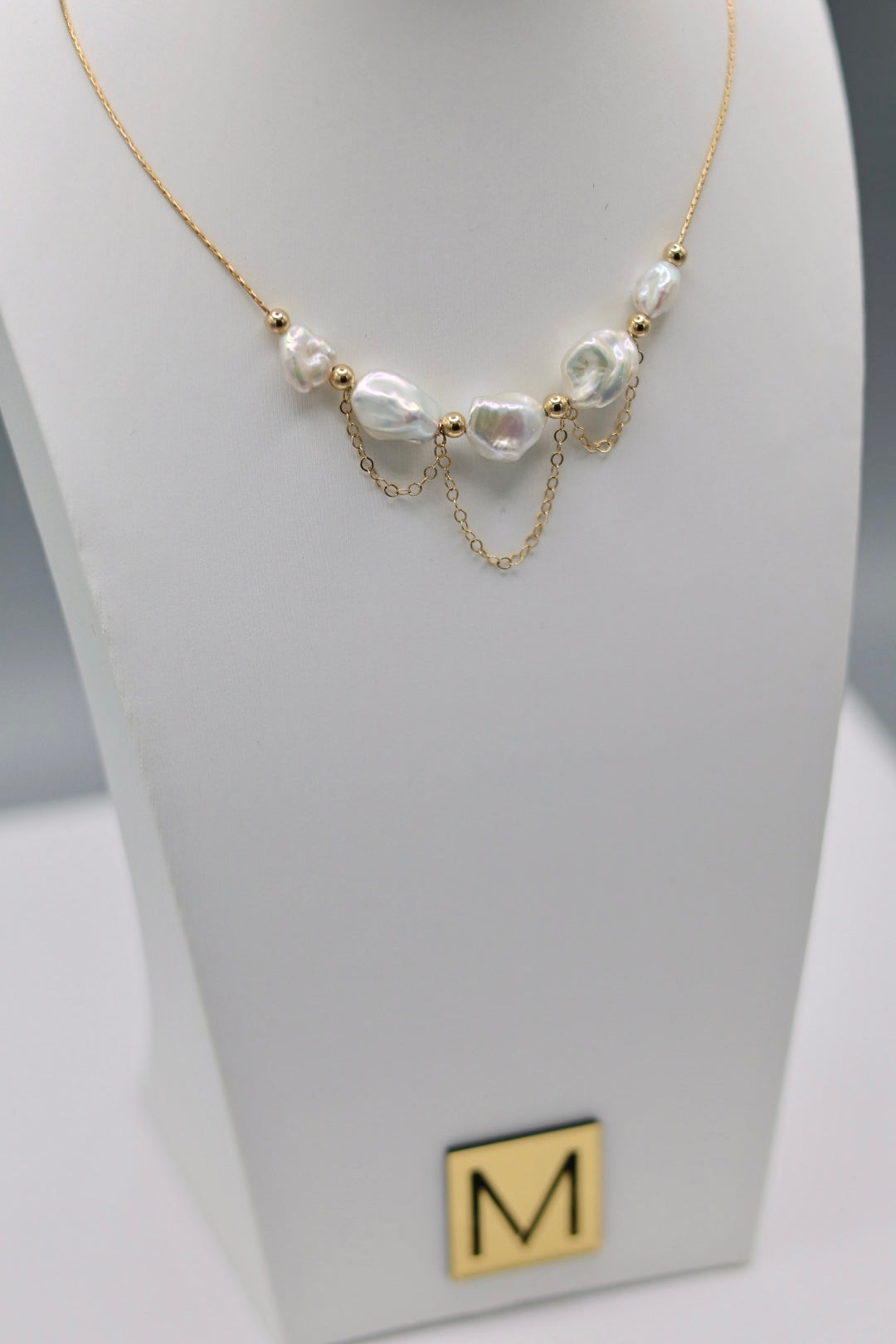 collier à l'aube de notre amour sur présentoire