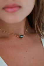 collier bali porté, vue trois-quart