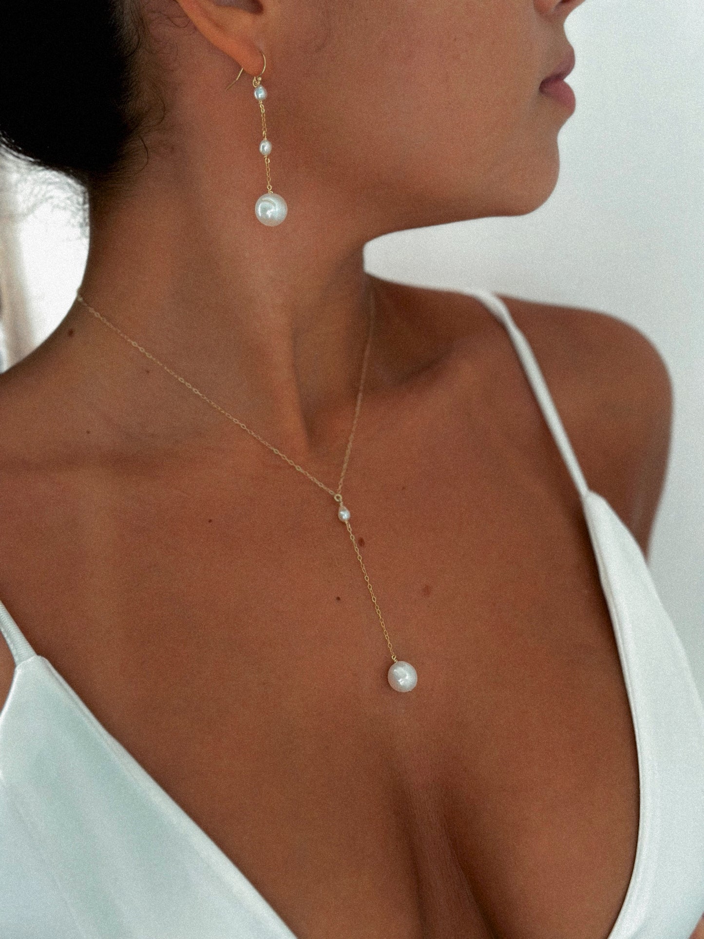 collier éclat d'ivoire porté vue d'ensemble