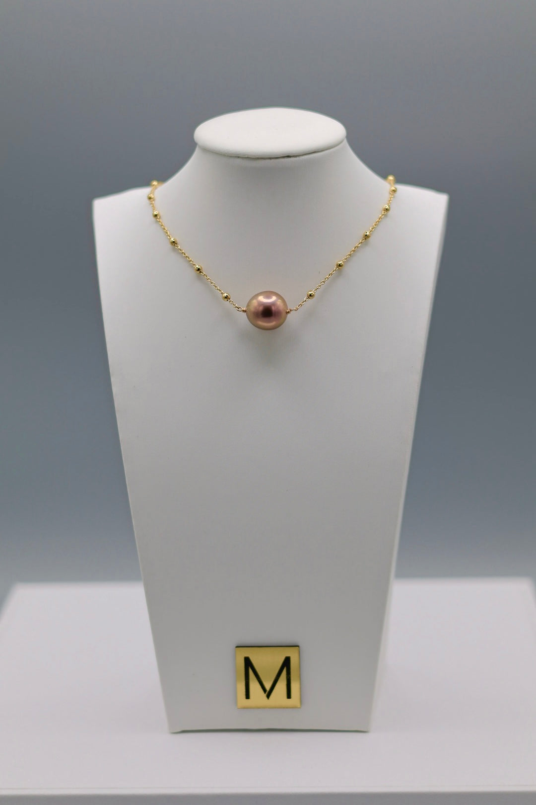 collier Jade sur présentoir