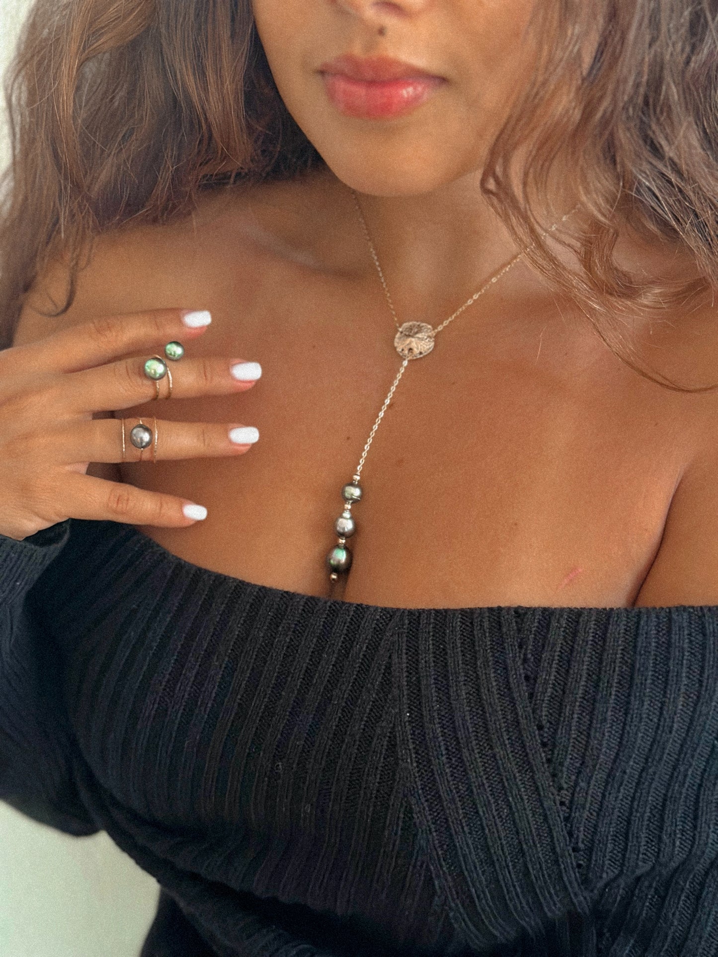 collier shell & sand porté 2