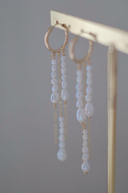 Boucles d'oreilles Galaxie sur présentoir vue 1