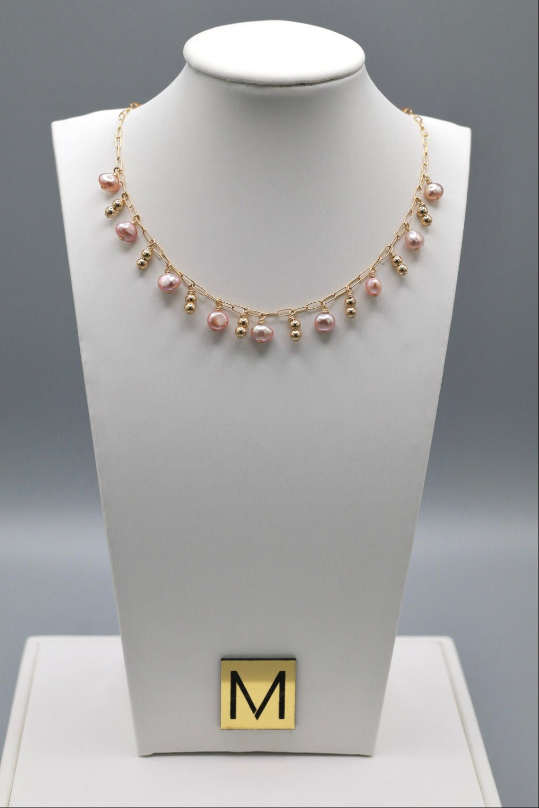 Collier Gloria sur présentoir