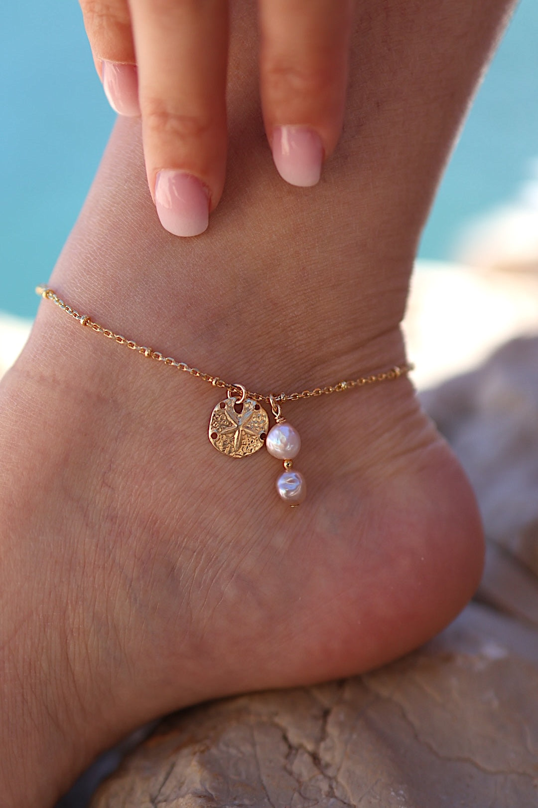 Love & Sand chaine de cheville portée