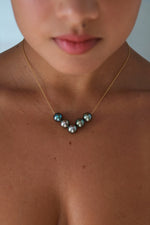 Collier Madame valentina porté vue face