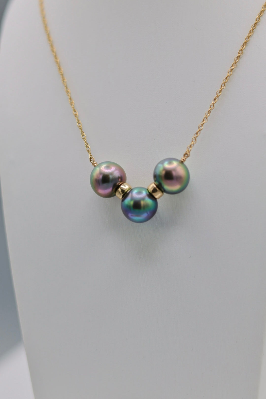 collier Miss valentina présentoir focus