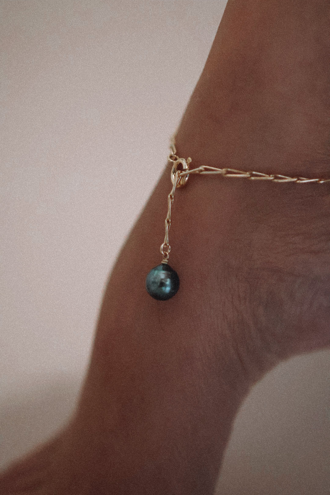 Noa chaine de cheville portée vue 1