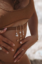 Soley porté avec ensemble de bijoux de bikini